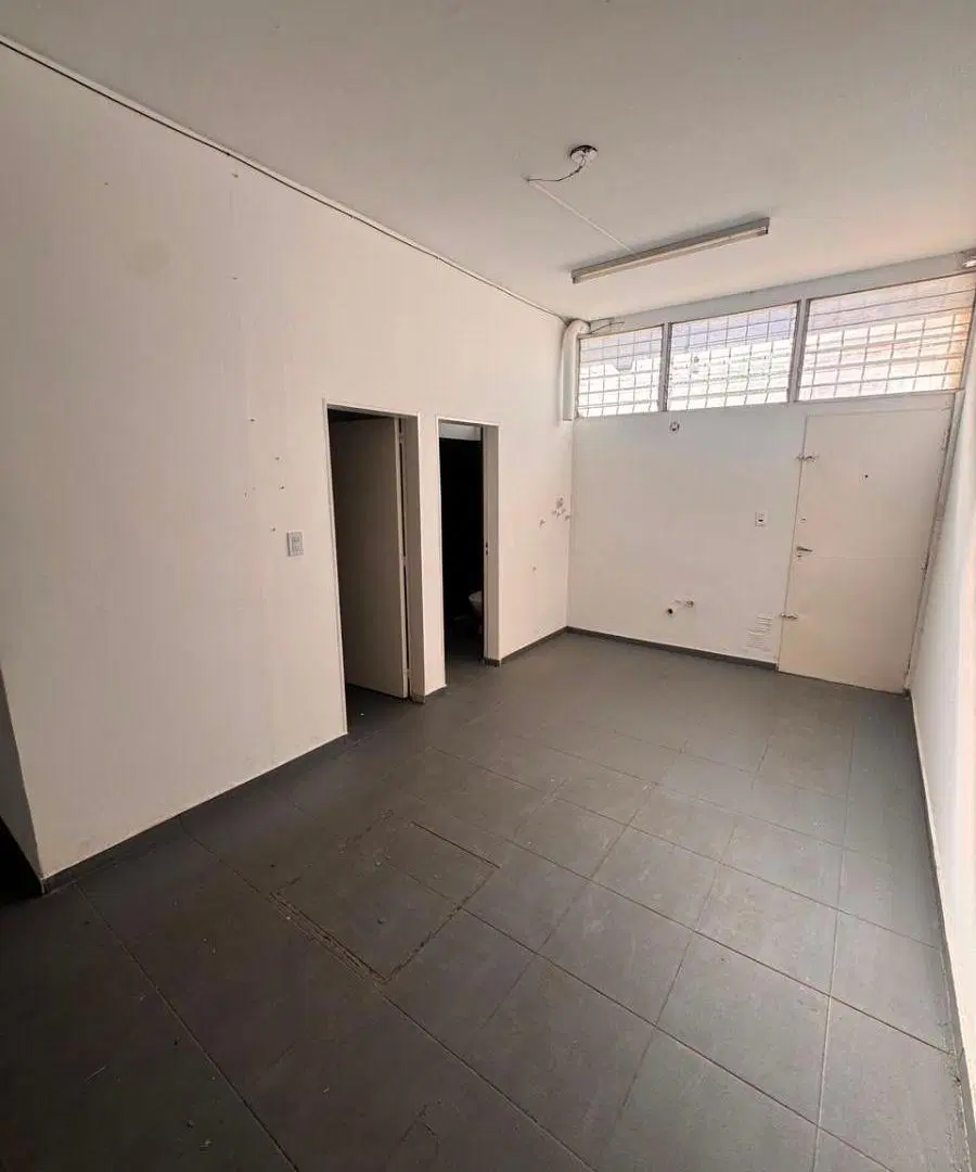 Excelente local comercial en la zona mas transitada de San Vicente. 80mt/2 2