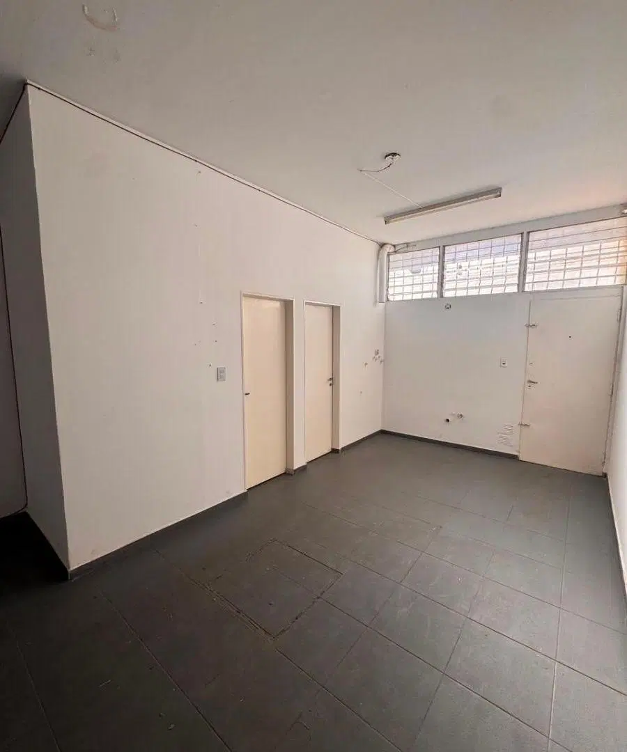 Excelente local comercial en la zona mas transitada de San Vicente. 80mt/2 1