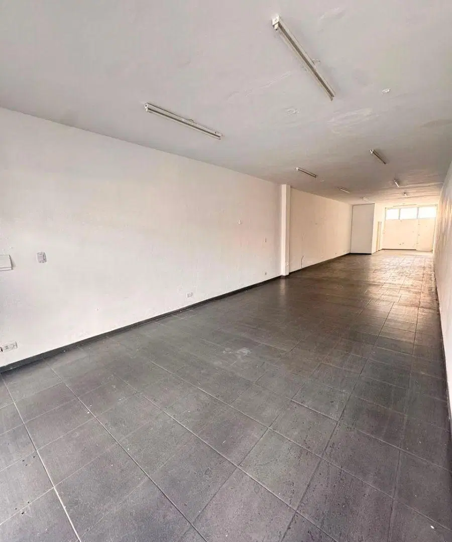 Excelente local comercial en la zona mas transitada de San Vicente. 80mt/2 3