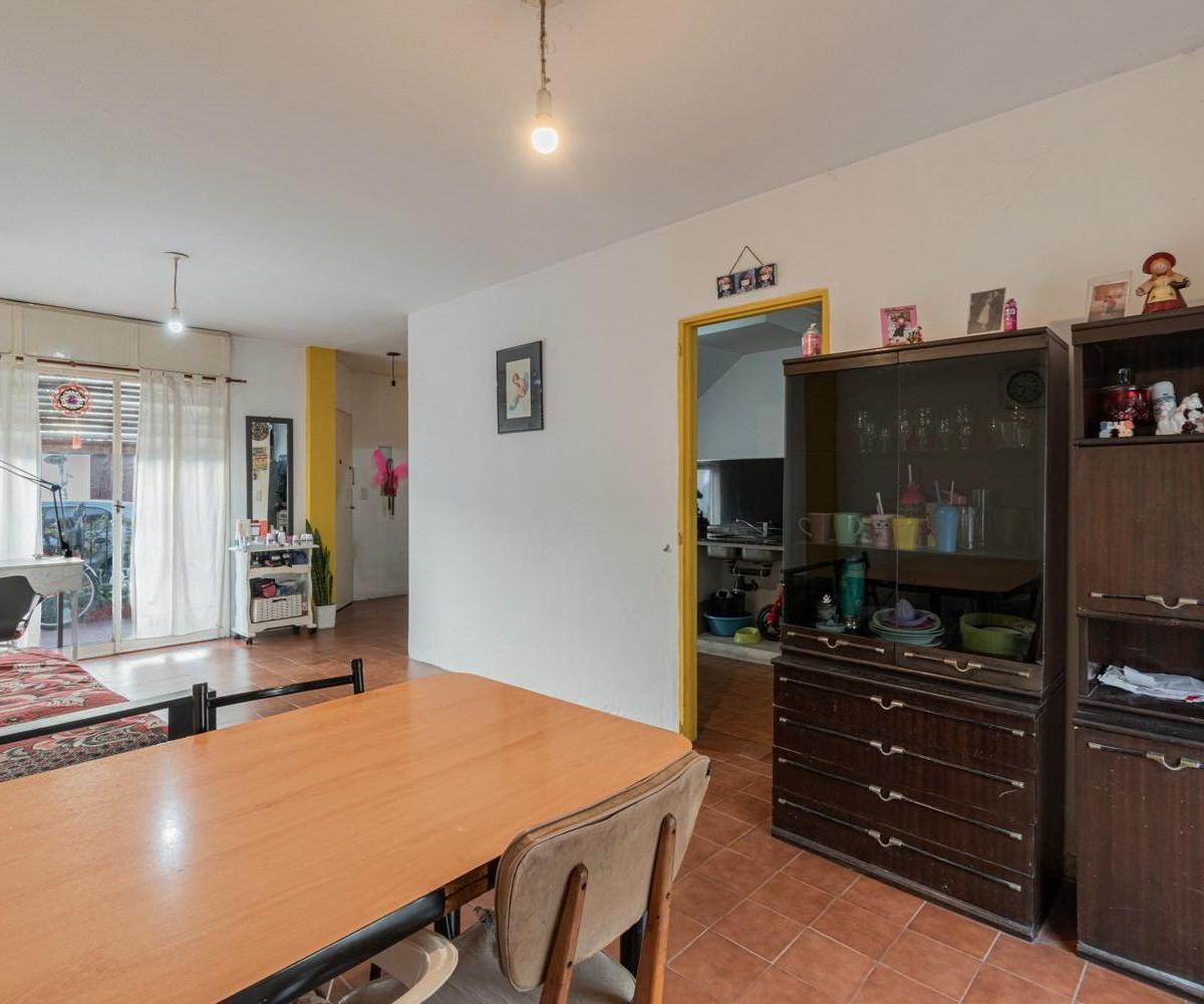 Venta Duplex Cuatro Ambientes con Patio Barrio Cartero Bruno Ramirez, Hurlingham, Pba. 4