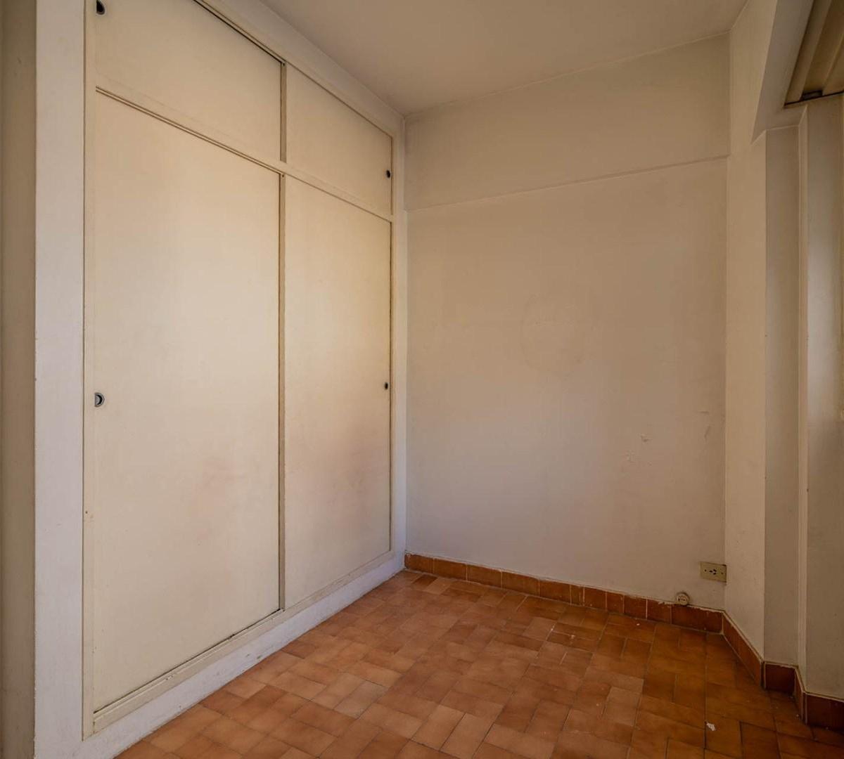 Departamento. 4 Ambientes. Balcon. Dependencia. Cochera. Villa Urquiza 4