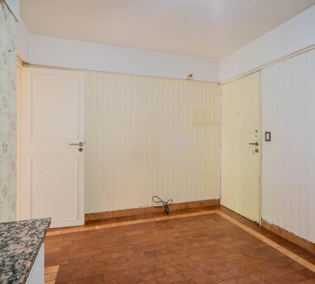 Departamento. 4 Ambientes. Balcon. Dependencia. Cochera. Villa Urquiza 3