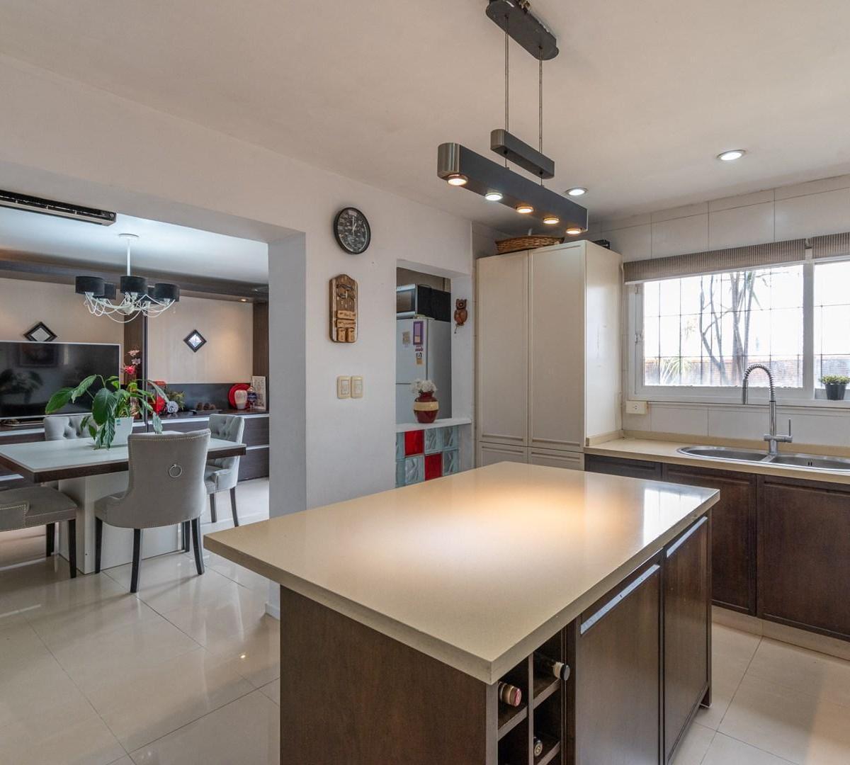 Casa · Venta · 5 Ambientes · Barrio Naon · Mataderos · Piscina · Cochera · Jardín · Playroom 4
