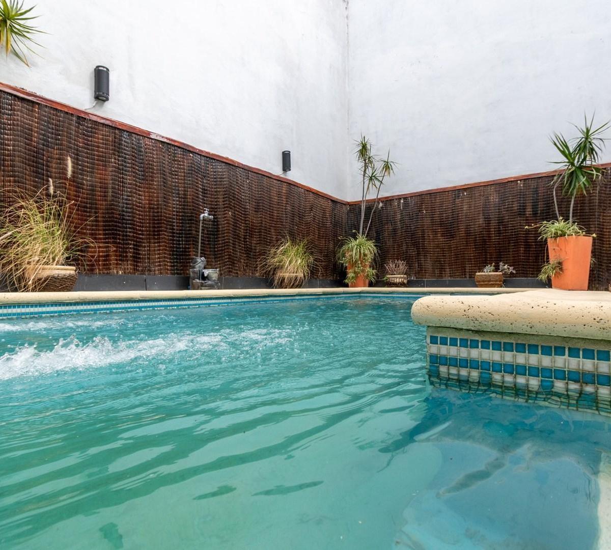 Casa · Venta · 5 Ambientes · Barrio Naon · Mataderos · Piscina · Cochera · Jardín · Playroom 3