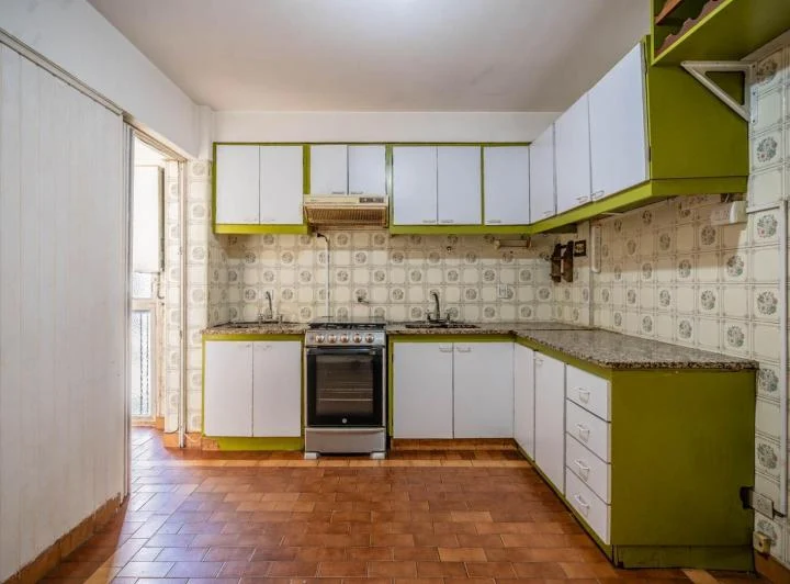 DEPARTAMENTO . 4 AMBIENTES . BALCON . DEPENDENCIA . COCHERA . VILLA URQUIZA 3