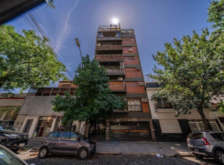 DEPARTAMENTO . 4 AMBIENTES . BALCON . DEPENDENCIA . COCHERA . VILLA URQUIZA 2