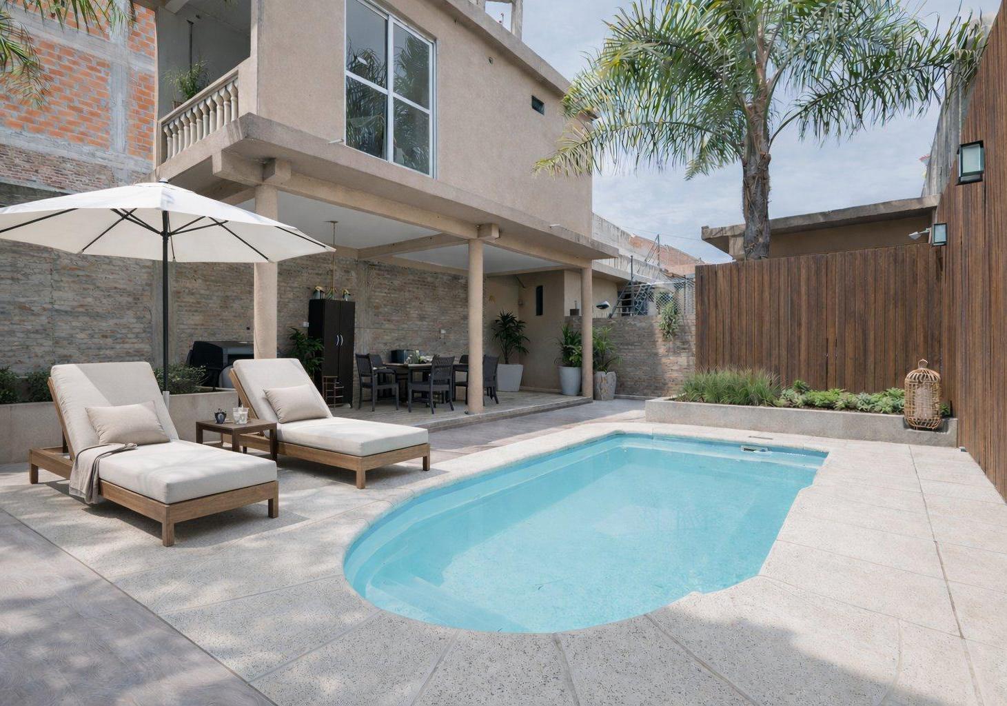 Venta Casa Villa Celina Centro  Jardin Pileta  + 2 Locales