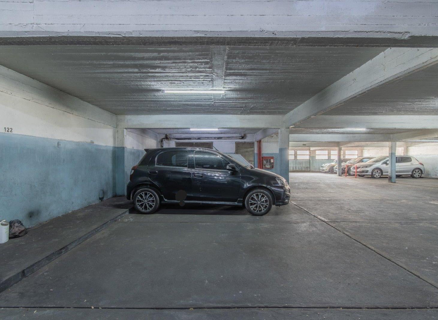 Venta Caballito Sur Cochera Cubierta Montacarga Piso Tres