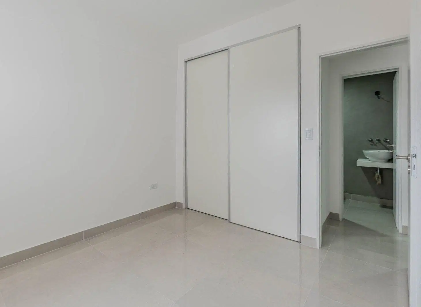 Venta Caseros Centro Departamento 2 Ambientes Expensas· Bajas 4
