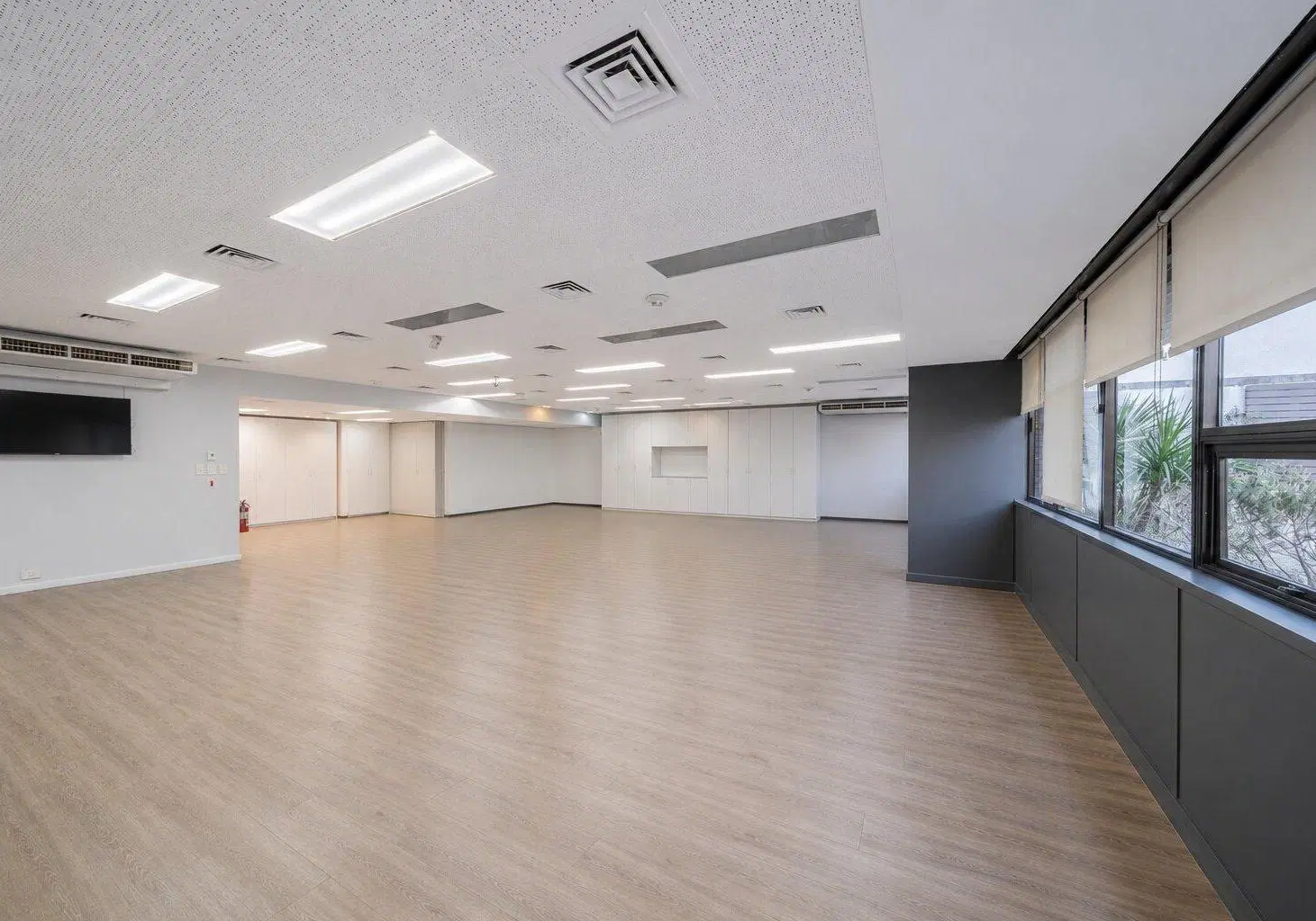 Alquiler Piso Corporativo AA+ con Terraza Propia y 4 Cocheras 4