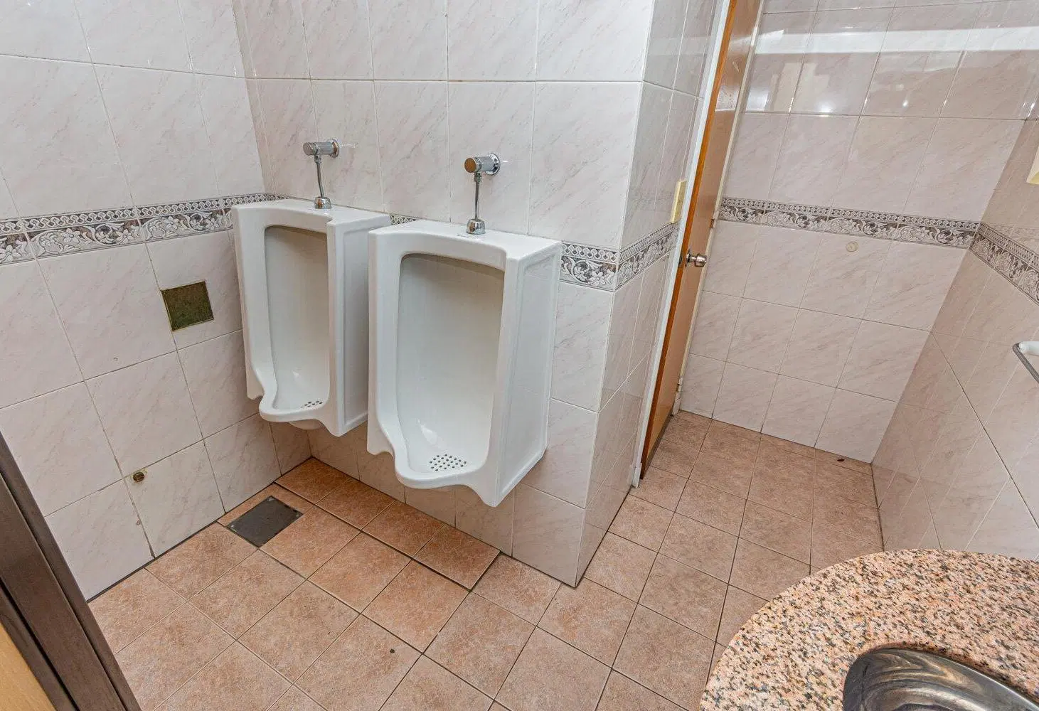 OFICINA EN VENTA | 377 m² | 2 COCHERAS | MICROCENTRO 3