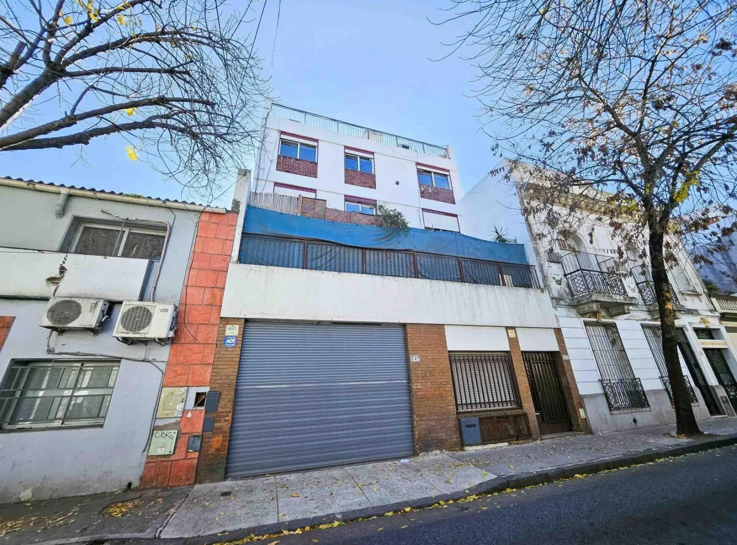Departamento a refaccionar - Venta en bloque - 264 m2 - C/ Patio, Local y Oficina - Caballito. 3