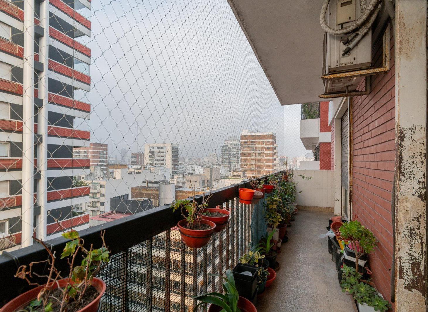 DEPARTAMENTO . FRENTE . VISTA A ESPACIOS VERDES