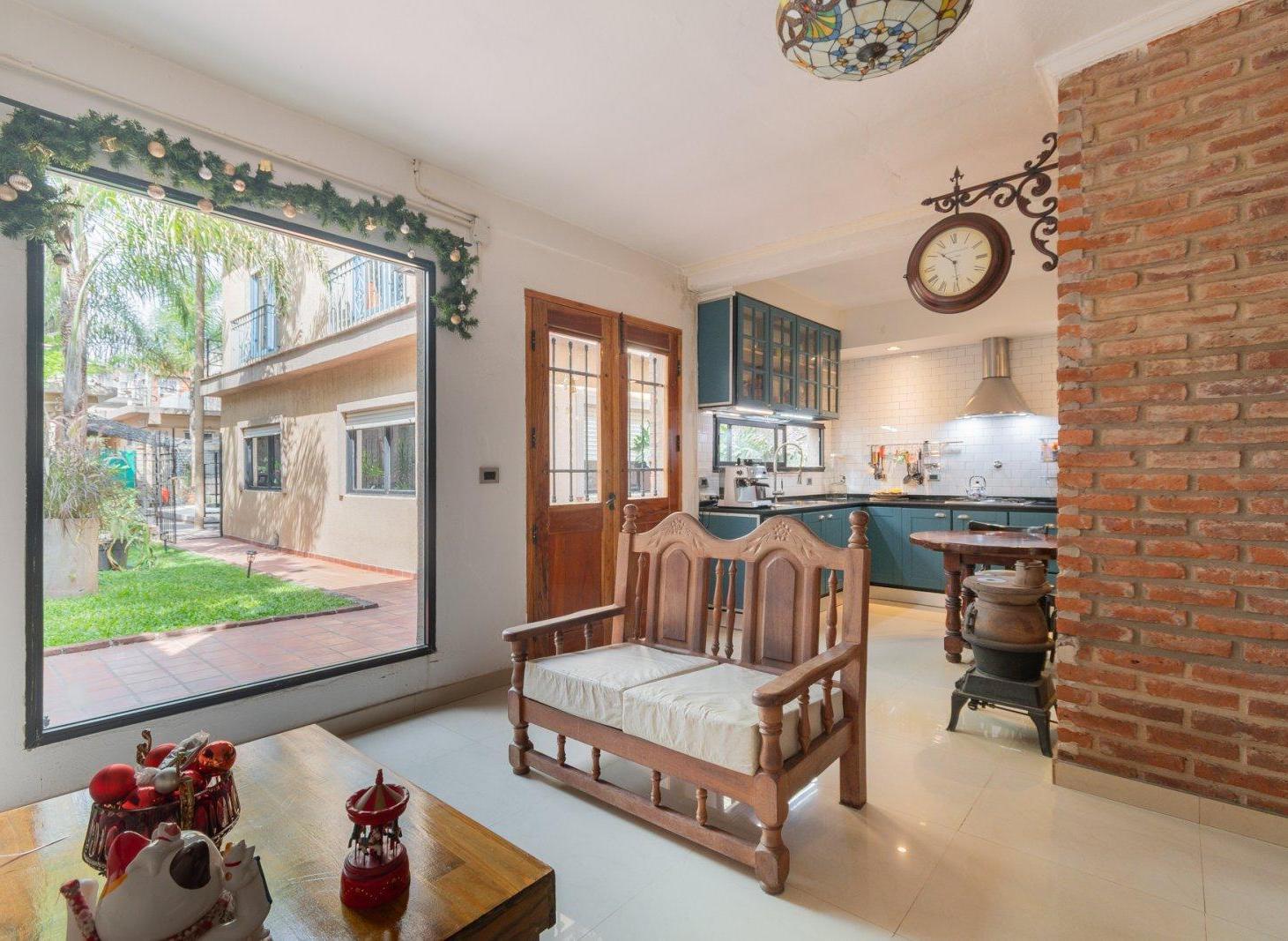 Venta Casa Villa Celina Centro 2 Locales Jardin + Pileta