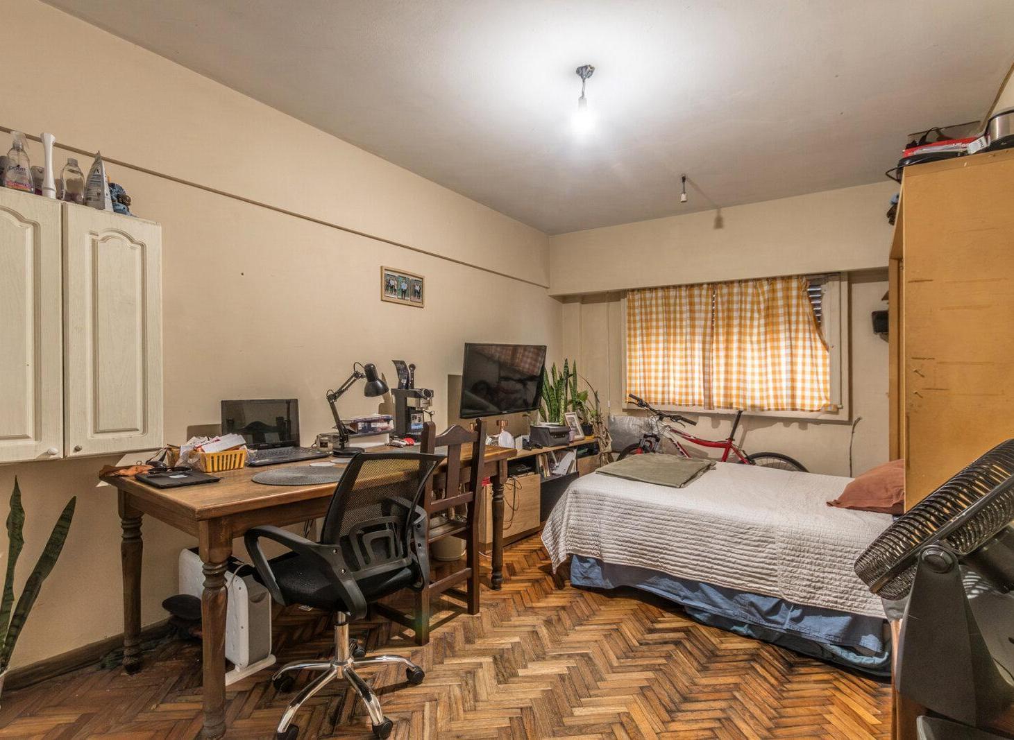 MONOAMBIENTE . LATERAL . DOS BAULERAS
