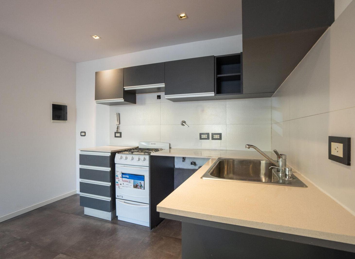 Foto de Venta Departamento 2 ambientes con balcón aterrazado con parrilla, imagen 2
