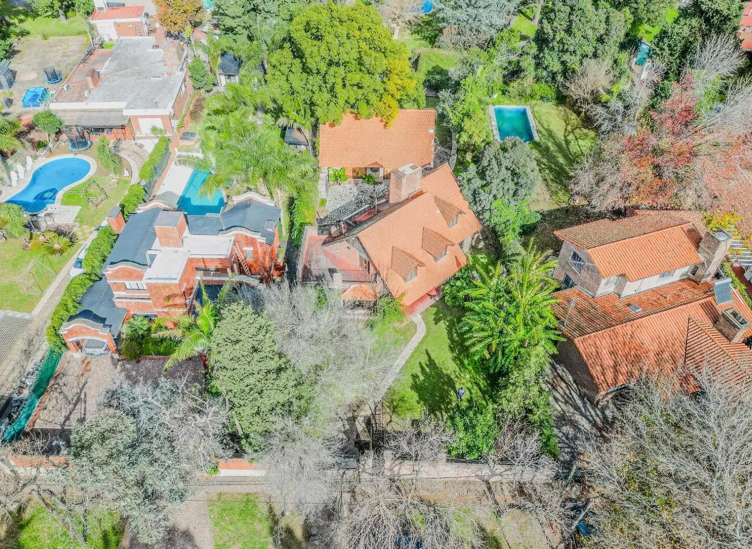 VENTA Casa con gran parque y pileta en Boulogne SAN ISIDRO 4