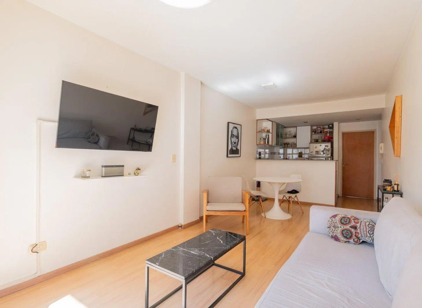 DEPARTAMENTO. FRENTE. BALCON. AMPLIO Y LUMINOSO San Telmo 4