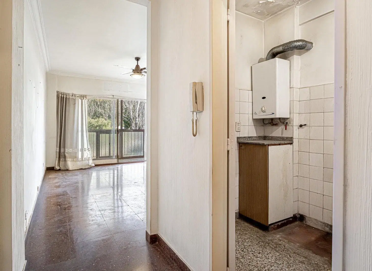 Departamento, 3 ambientes, balcón corrido,  Muy luminoso 2