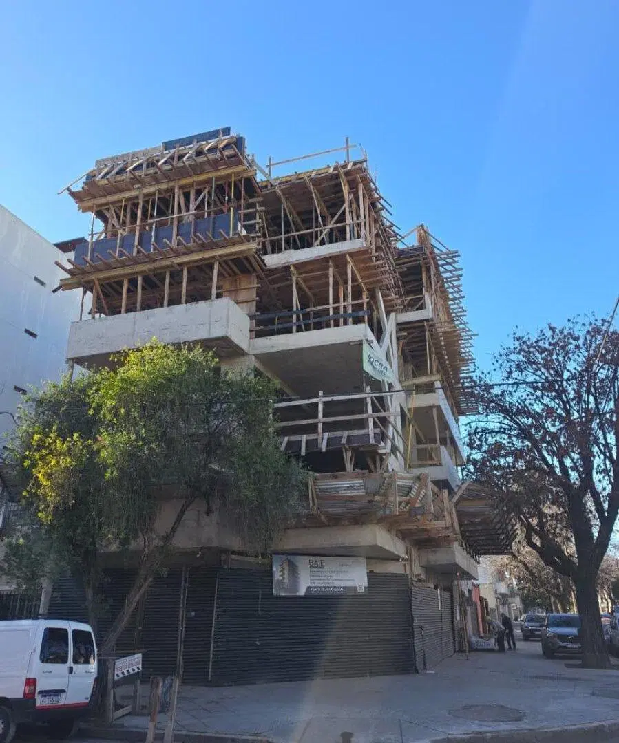 Departamentos 2 y 3 ambientes en construcción en Monte Castro 7