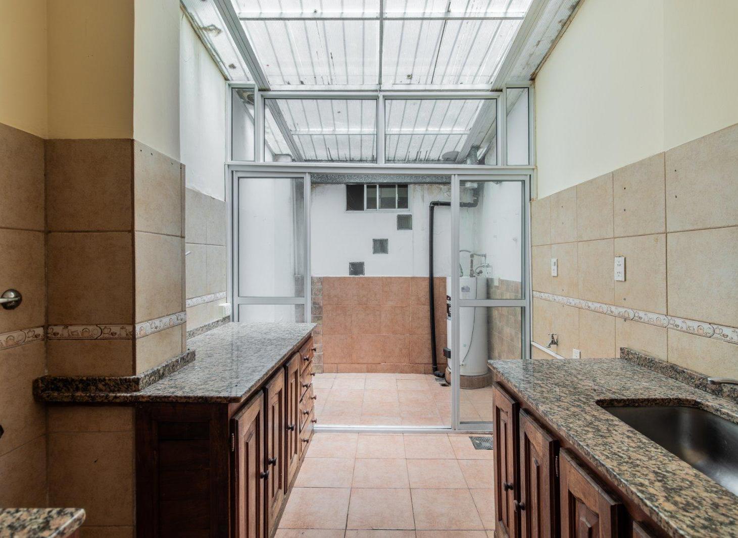 Foto de 2 AMBIENTES. COCINA SEPARADA. PATIO INTERNO, imagen 2