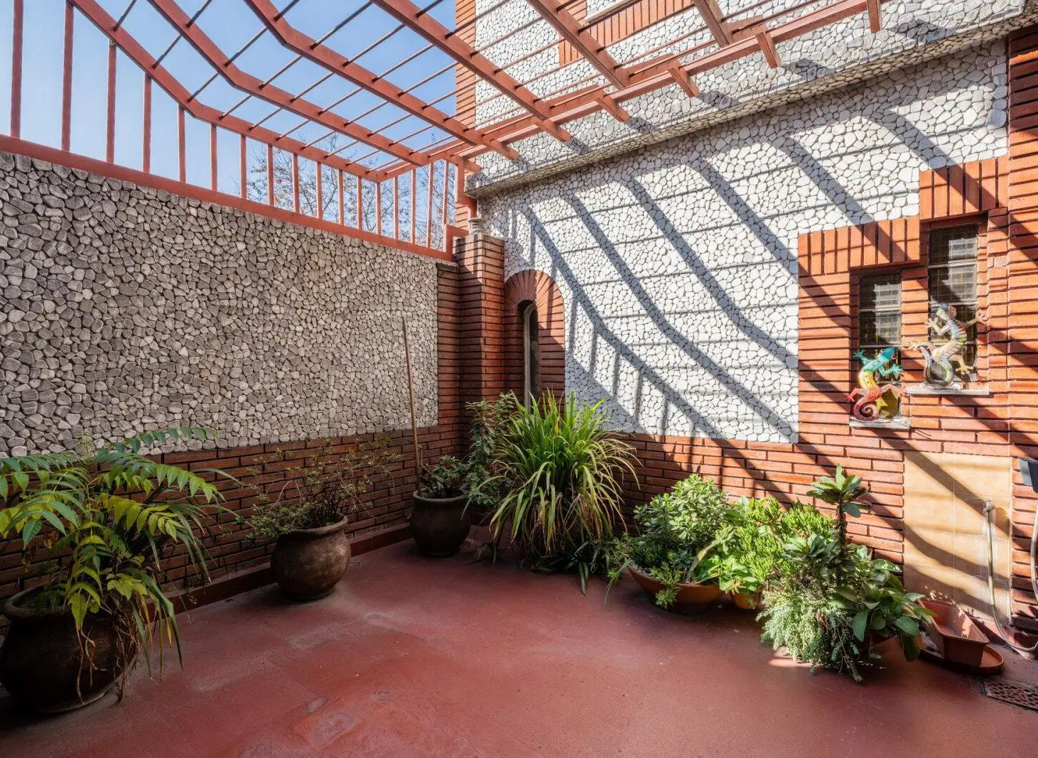 VENTA. CASA. 5 AMBIENTES. PATIO. LOCAL. TERRAZA. VILLA LUGANO. 2