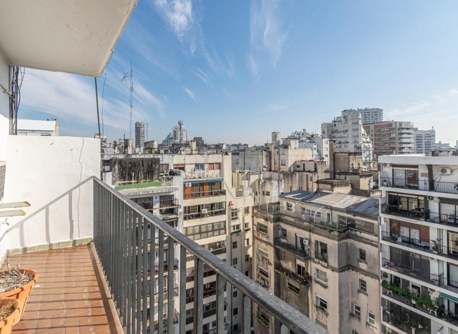 Foto de Semipiso reciclado en Recoleta – Piso alto, vista abierta y sol pleno, imagen 1
