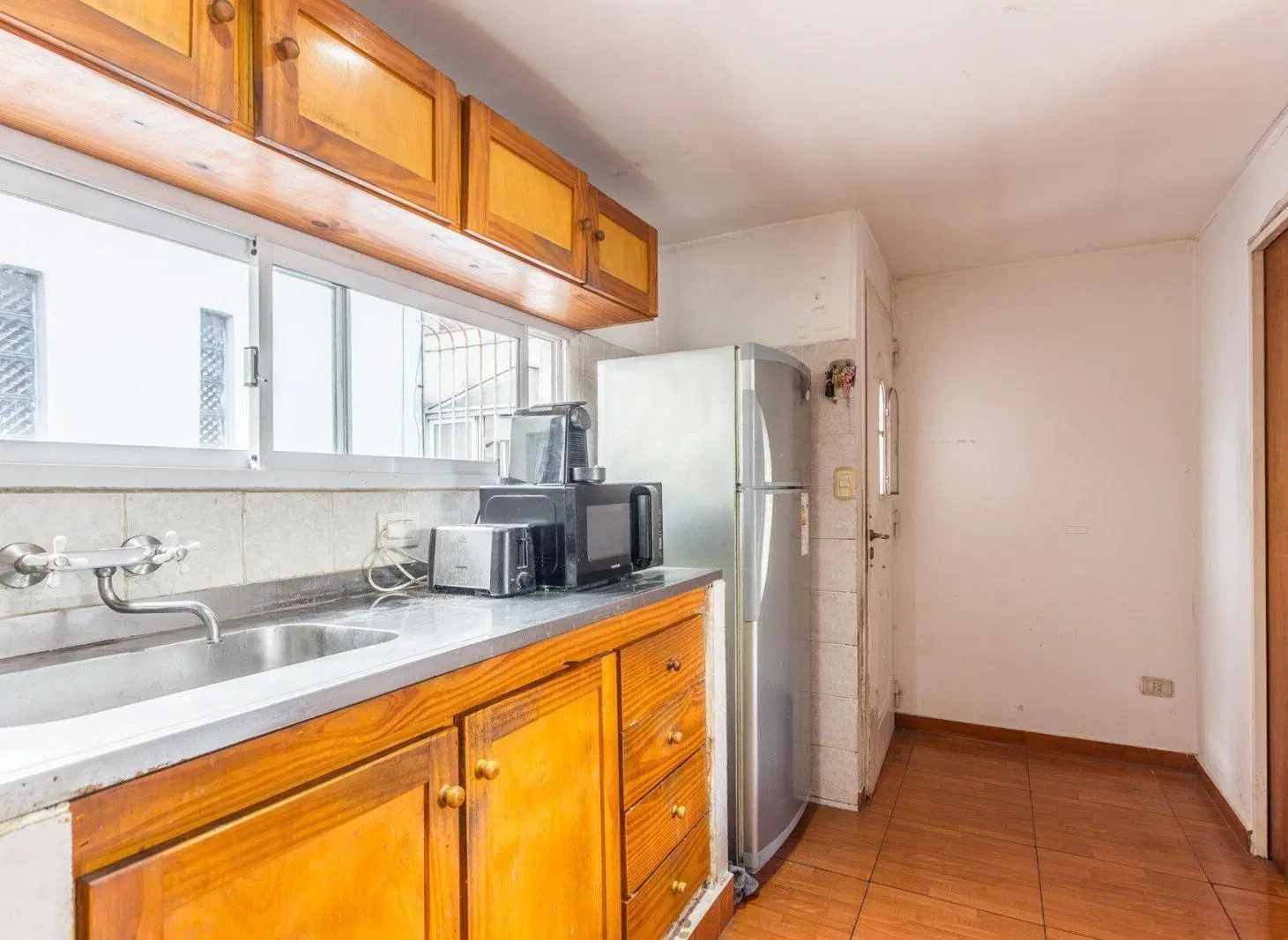 Casa multifamiliar con local y oficinas | Ideal vivienda + actividad profesional 1