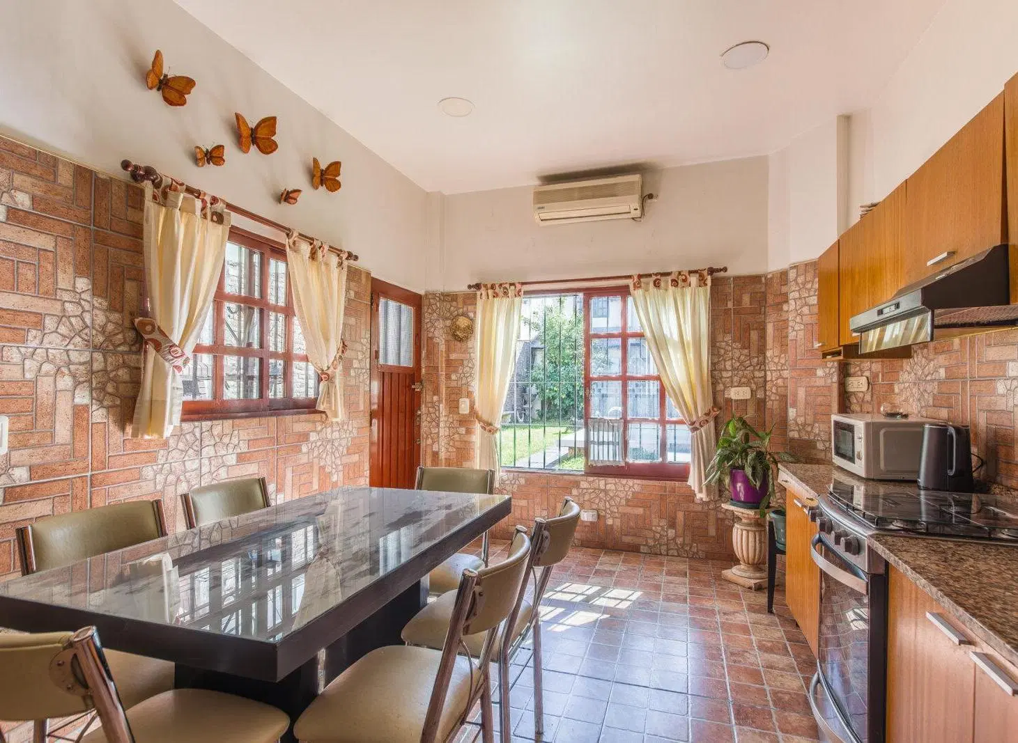 Casa . Venta . Villa Gral. Mitre . 7Amb . Pileta . Parrilla . 4