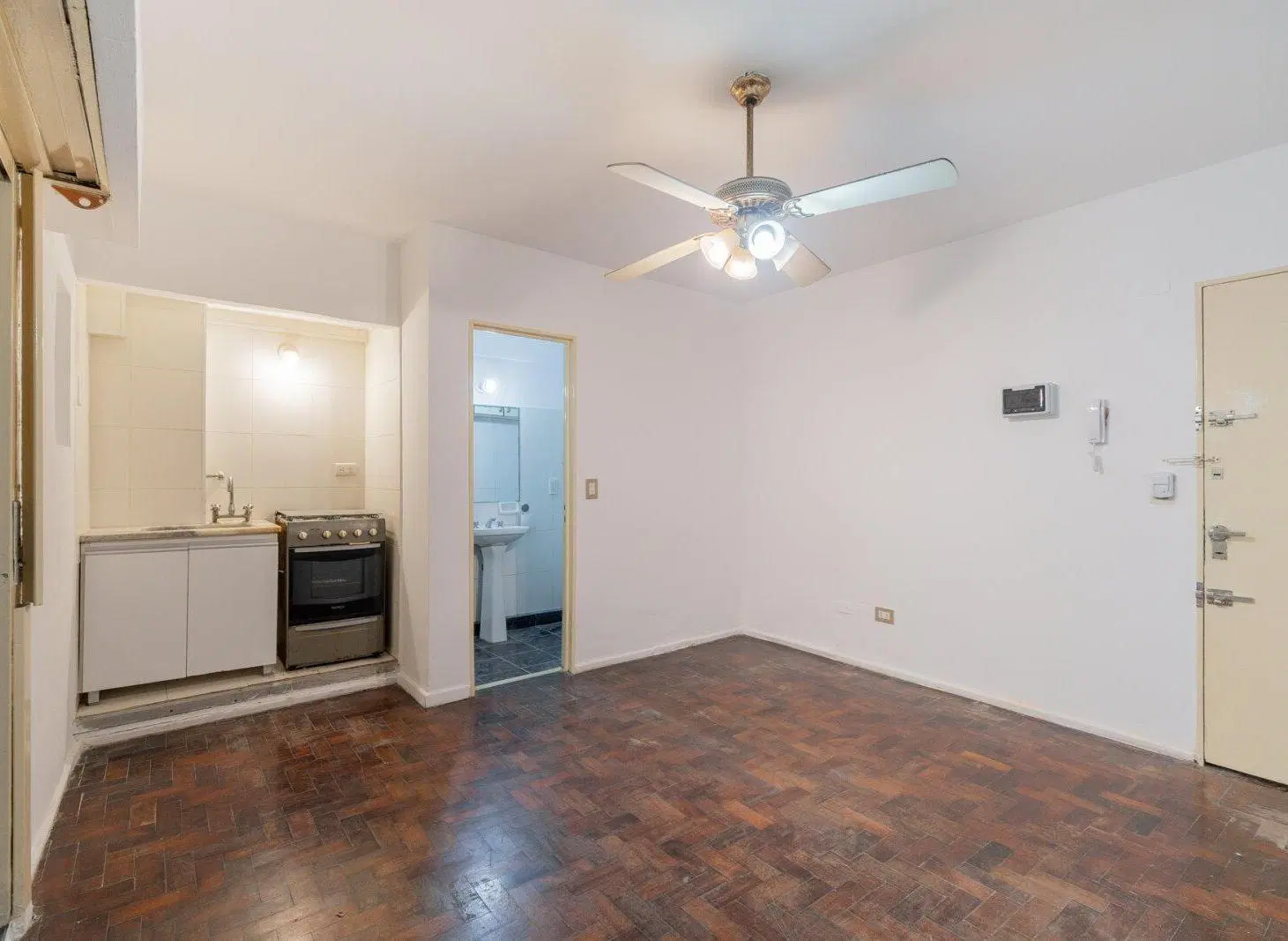 VENTA - MONOAMBIENTE - PATIO - APTO PROFESIONAL - APTO CRÉDITO - BOEDO 4