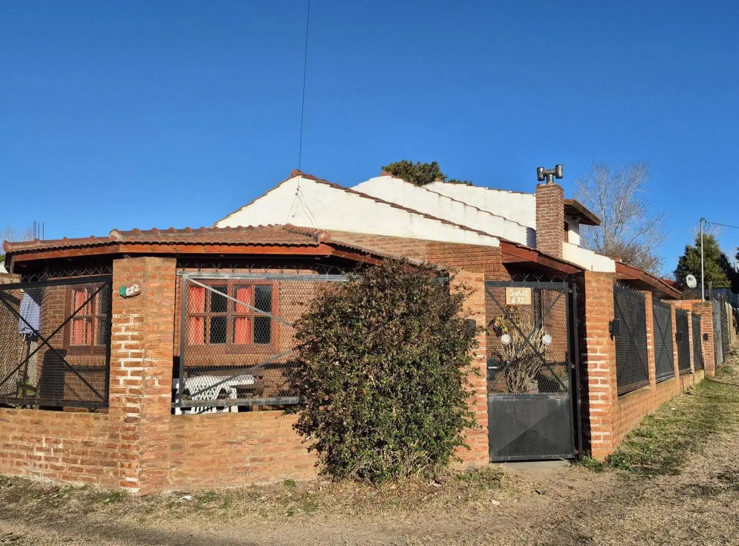 Venta casa de cuatro ambientes, con cochera y jardín en Mar de Ajó, Partido de La Costa, Buenos Aire 2
