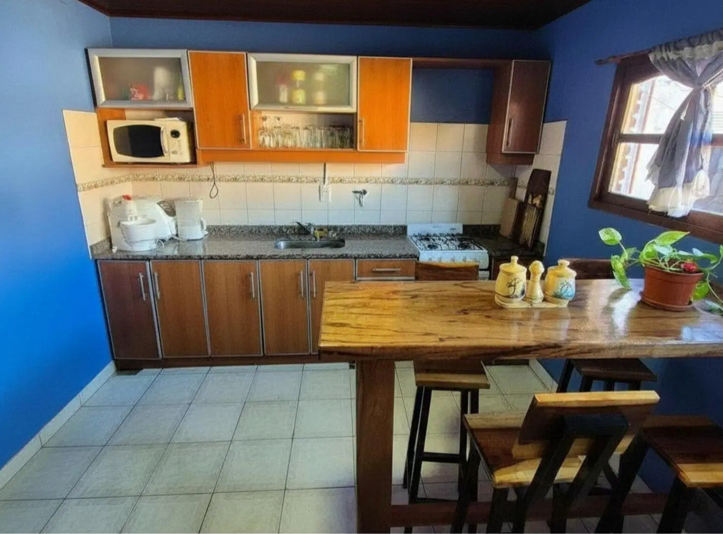 Venta casa de cuatro ambientes, con cochera y jardín en Mar de Ajó, Partido de La Costa, Buenos Aire 3