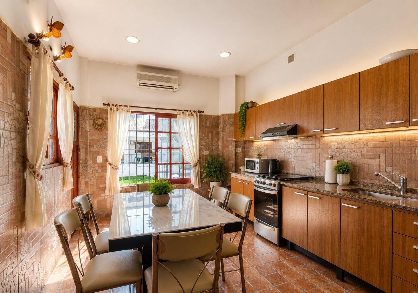 Foto de Casa . Venta . Villa Gral. Mitre . 7Amb . Pileta . Parrilla ., imagen 3