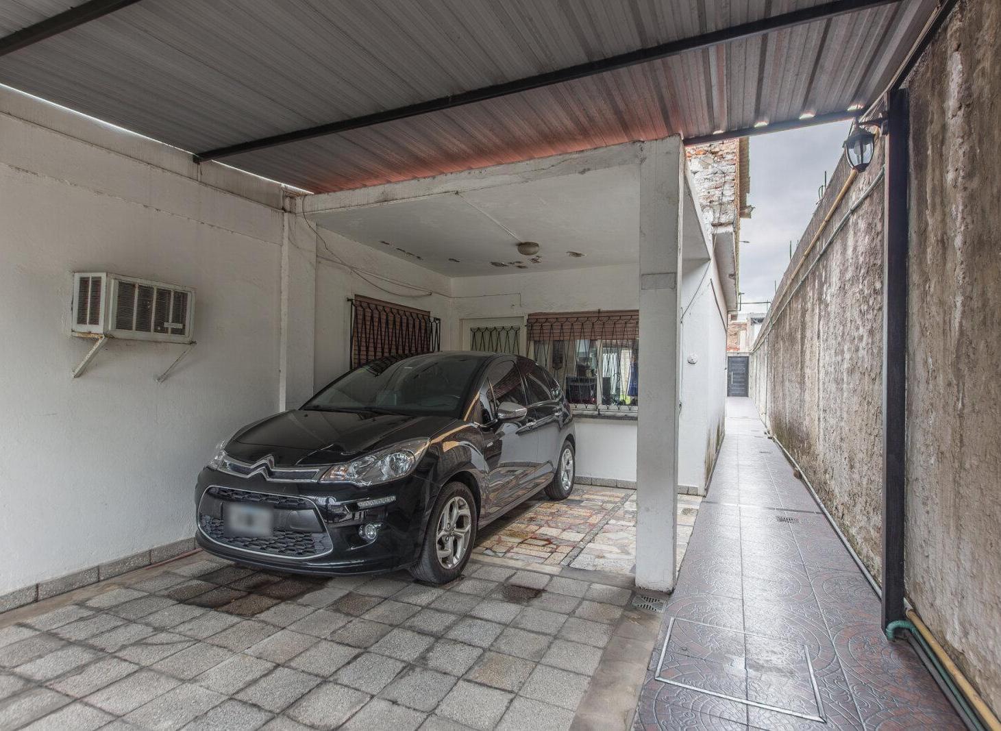 Foto de Venta Villa Celina Lote Triple Casa Taller Jardin Cochera, imagen 2