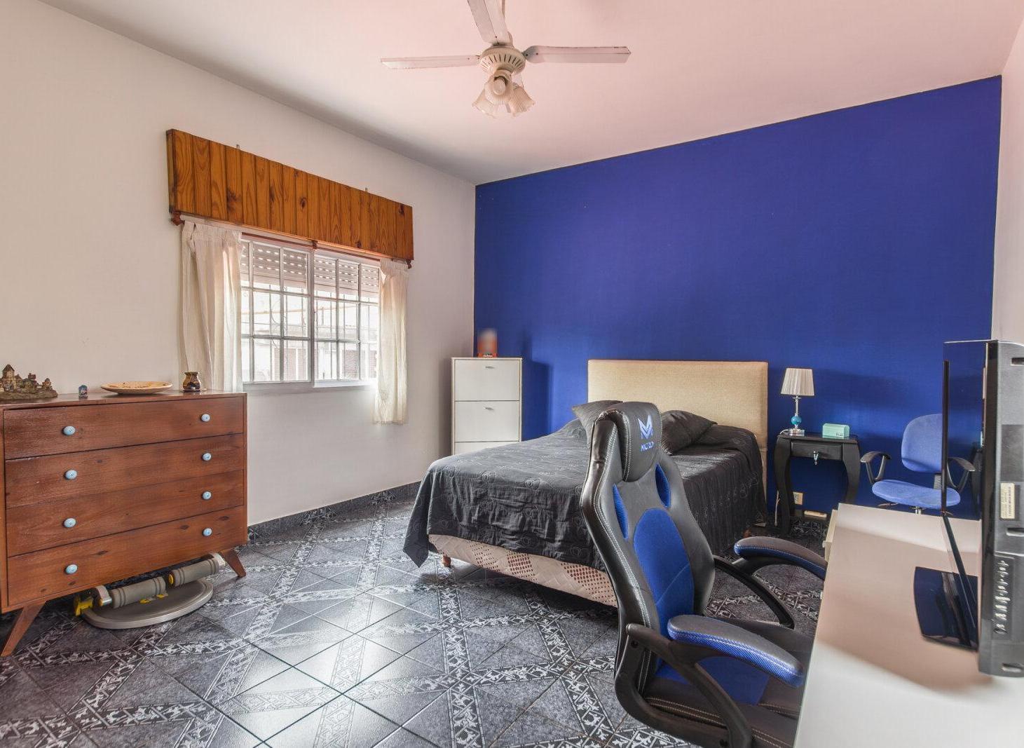Foto de Venta Villa Celina Lote Triple Casa Taller Jardin Cochera, imagen 5