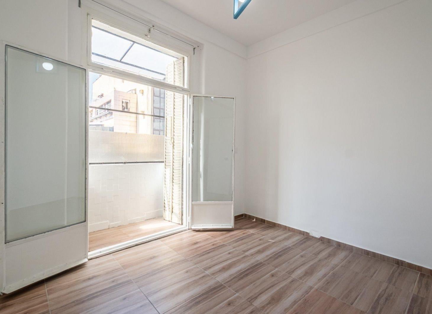 Foto de VENTA - 3 AMBIENTES - BALCON - LUMINOSO - CERCANIA AL OBELISCO - IDEAL, imagen 2