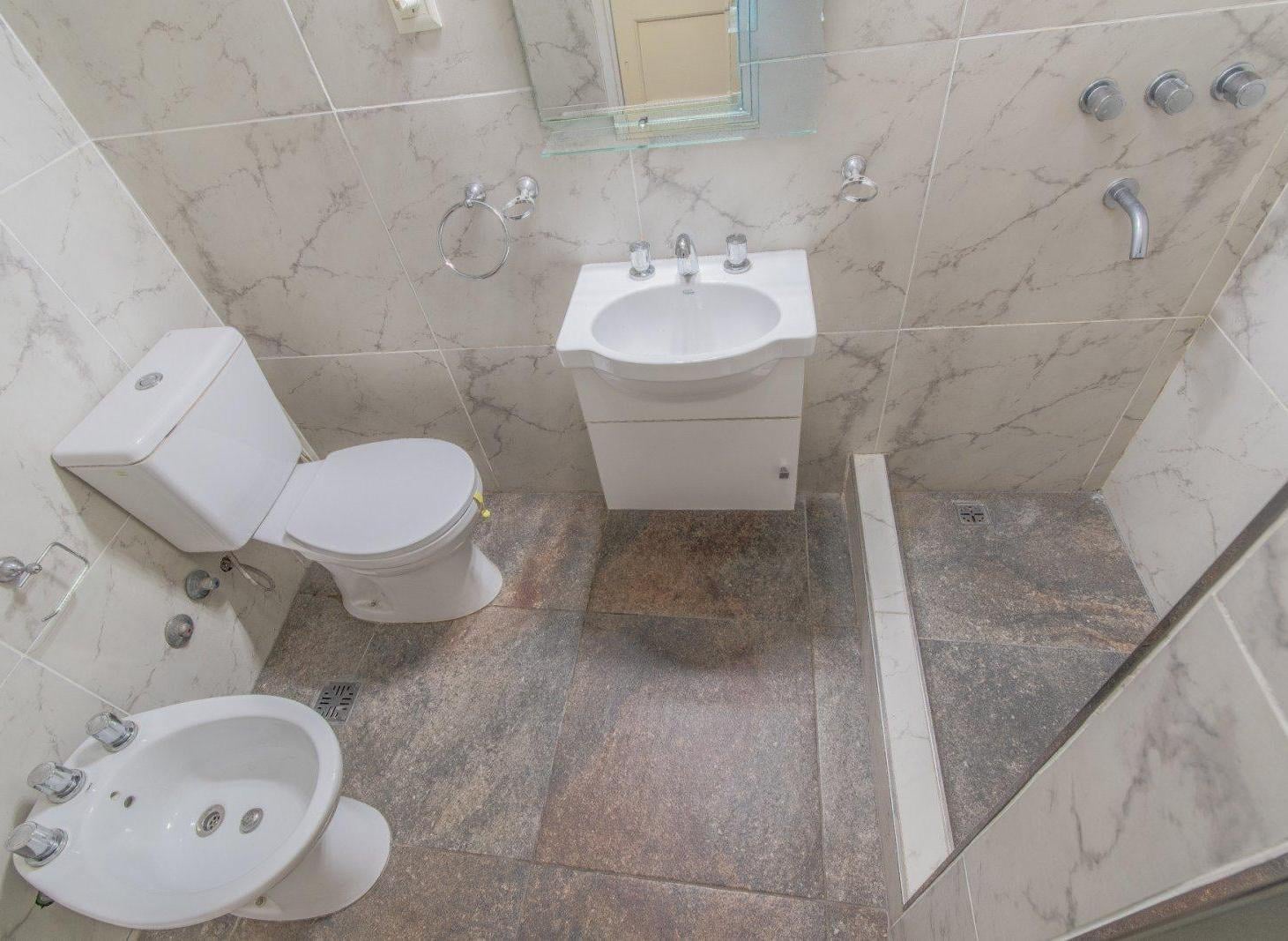 Foto de VENTA - CASA LOTE PROPIO - 4 AMBIENTES - LUMINOSA - TERRAZA - VILLA, imagen 4