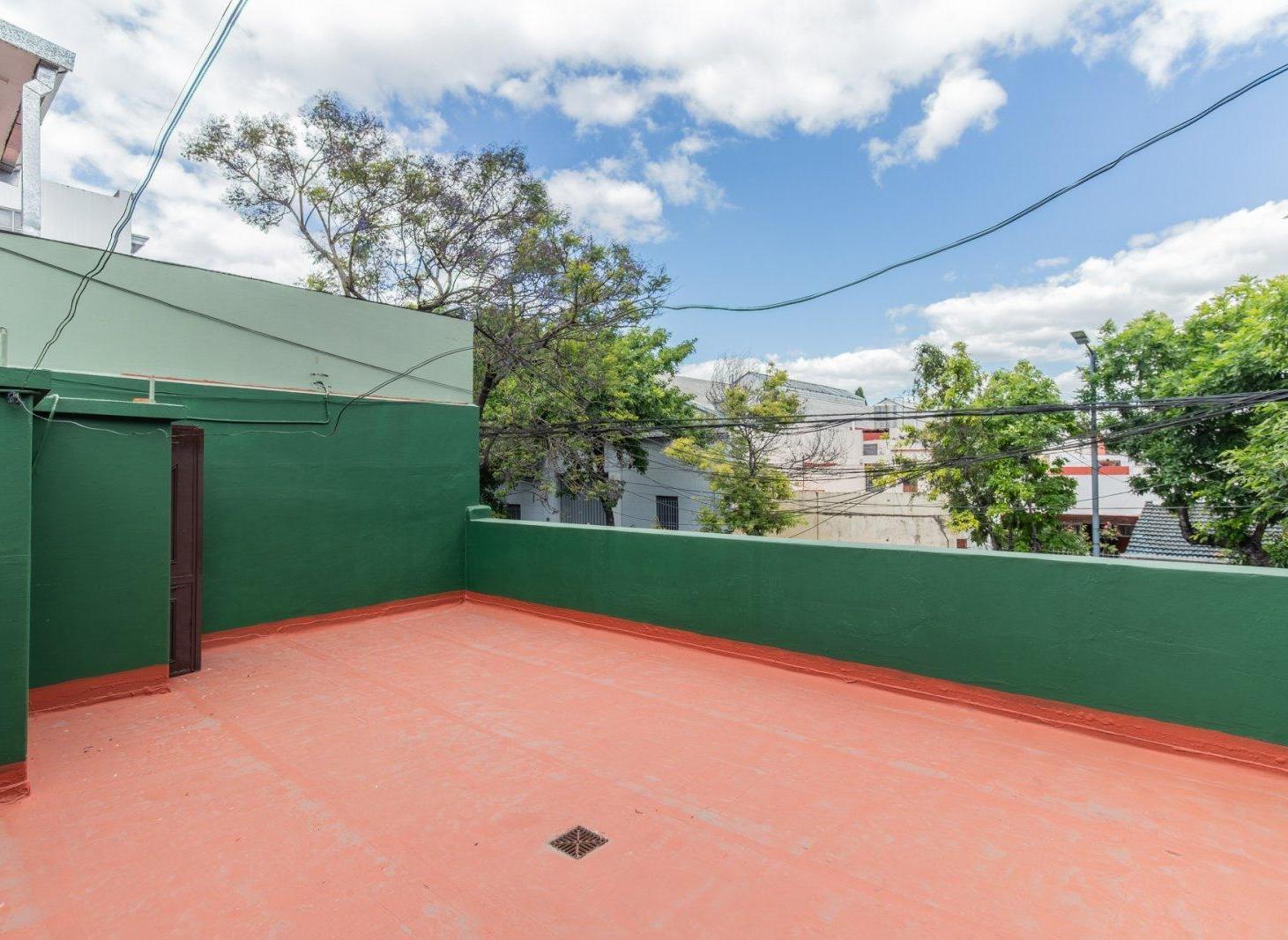 Foto de VENTA - PH TIPO CASA - APTO CREDITO - TERRAZA - COCHERA - SUBTE E, imagen 3
