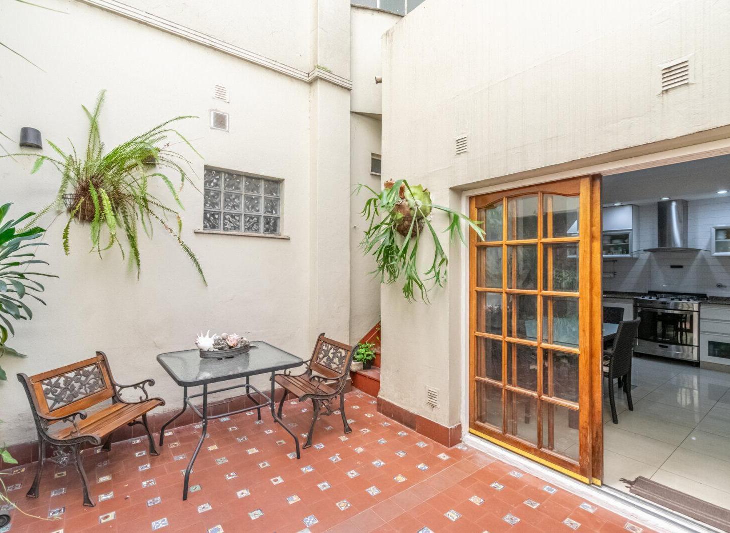 Foto de VENTA - PH TIPO CASA - TRIPLEX - 5 AMBIENTES - TERRAZA - PATIO, imagen 1