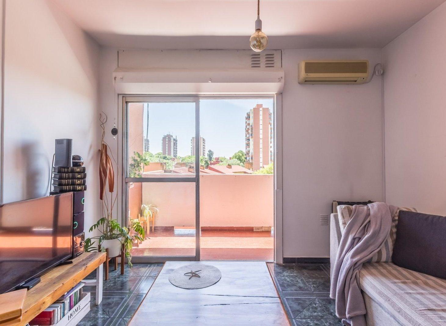 Foto de VENTA - DEPARTAMENTO 4 AMBIENTES - BALCÓN - FLORES, imagen 2