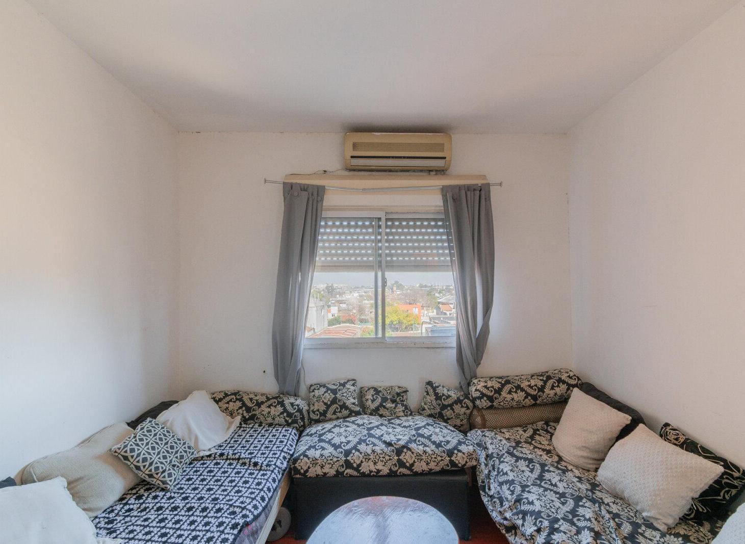 Foto de VENTA- DEPARTAMENTO 4 AMBIENTES- SUBTE E- PREMETRO- FLORES- APTO CREDITO, imagen 2