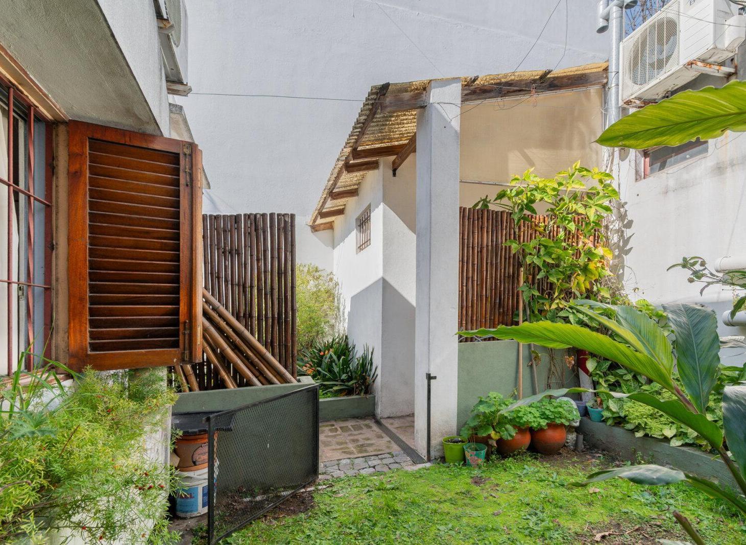 Foto de Venta Villa Lugano Casa 3 Ambientes Patio Jardin Cochera, imagen 4