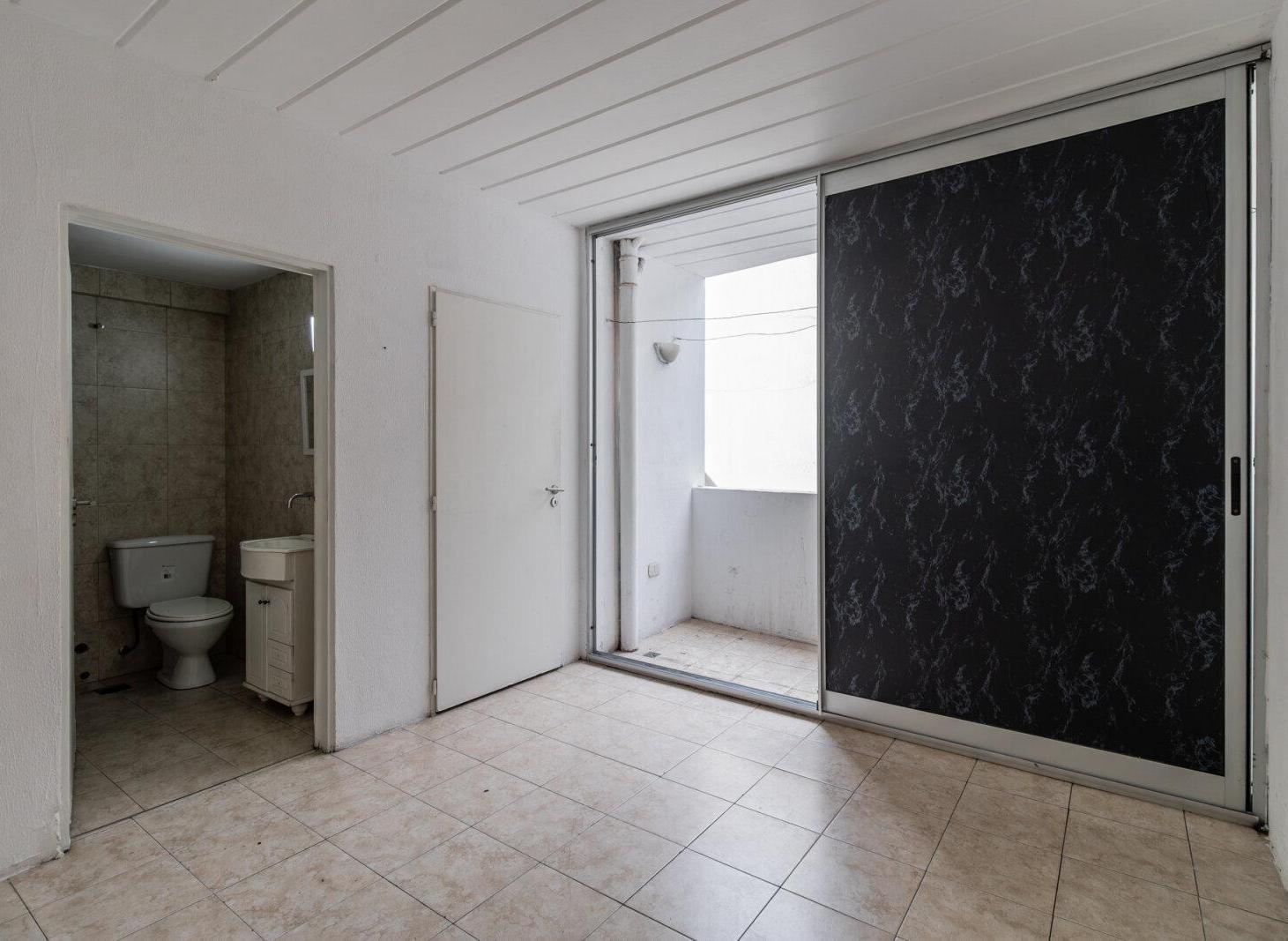 Foto de Monoambiente con Balcon en Venta - Divido como 2 ambientes - Boedo, imagen 4