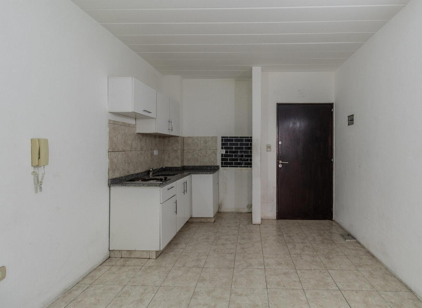 Foto de Monoambiente con Balcon en Venta - Divido como 2 ambientes - Boedo, imagen 3