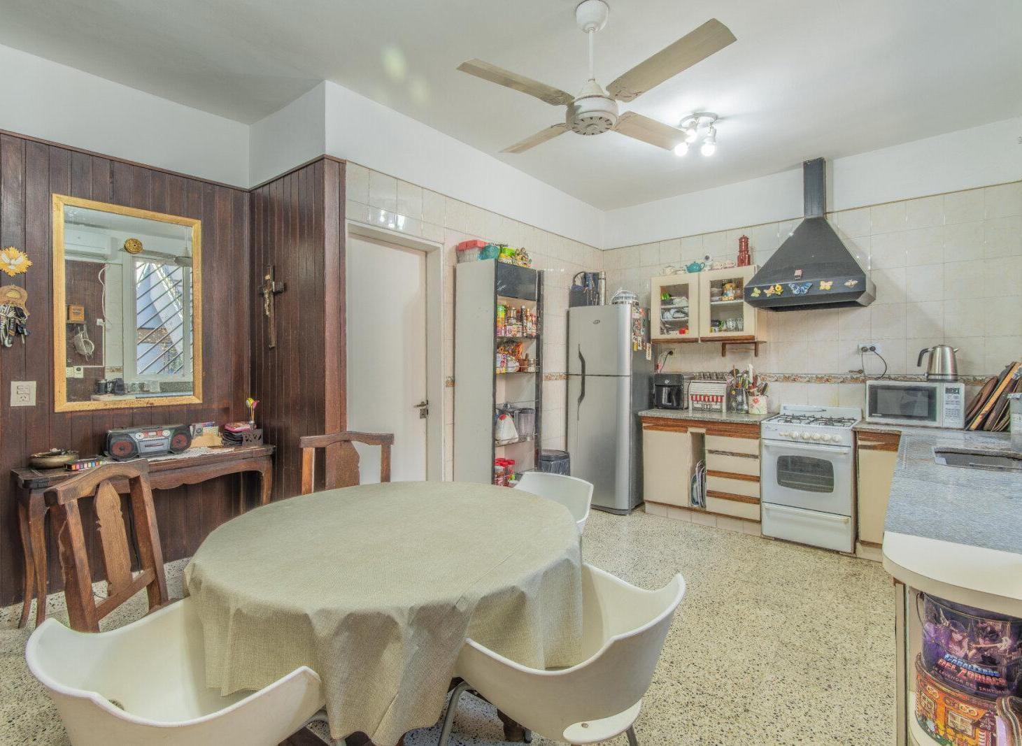 Foto de Casa de 5 ambientes en lote propio,garage, patio y terraza, imagen 3