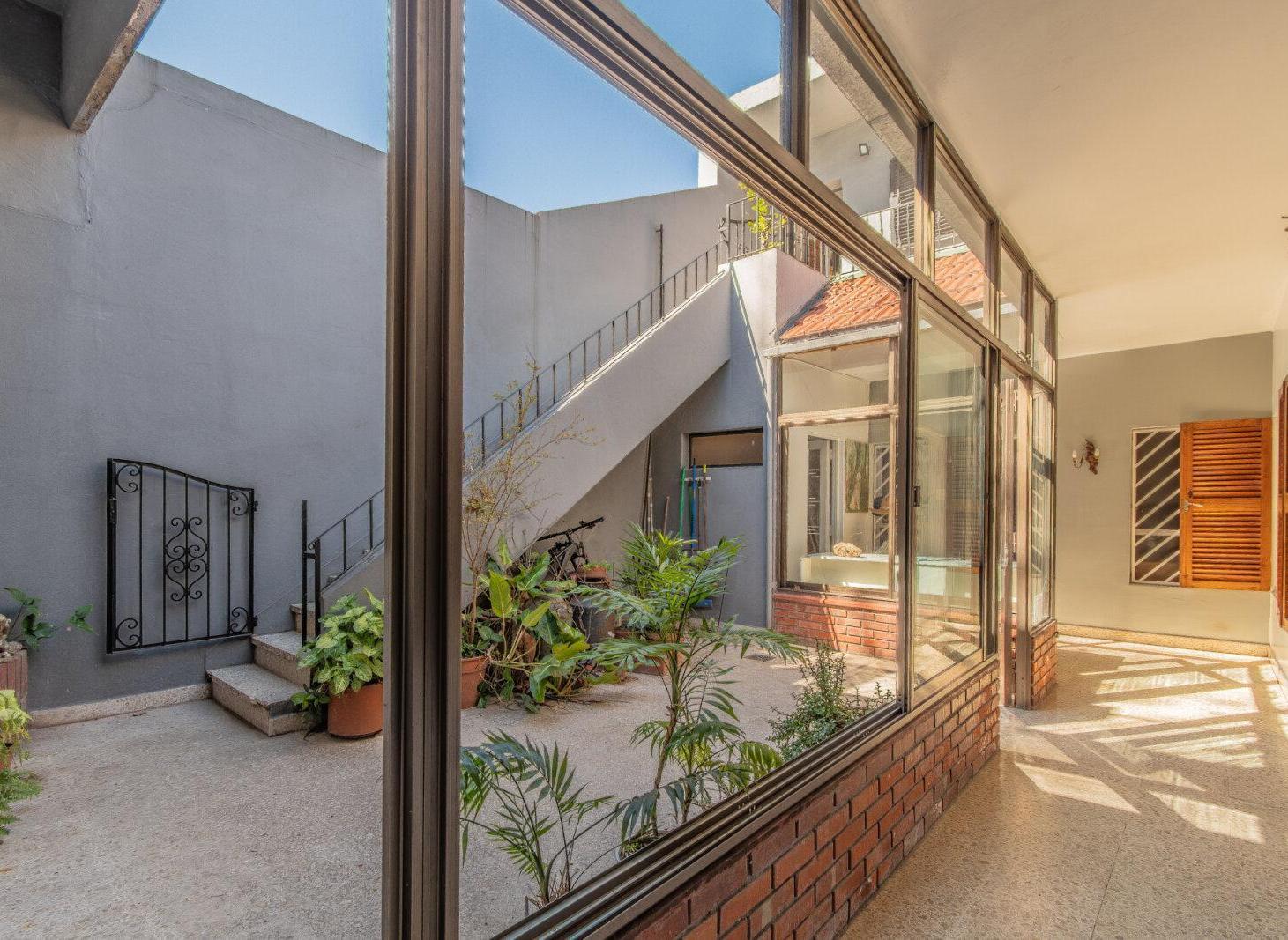 Foto de Casa de 5 ambientes en lote propio,garage, patio y terraza, imagen 1