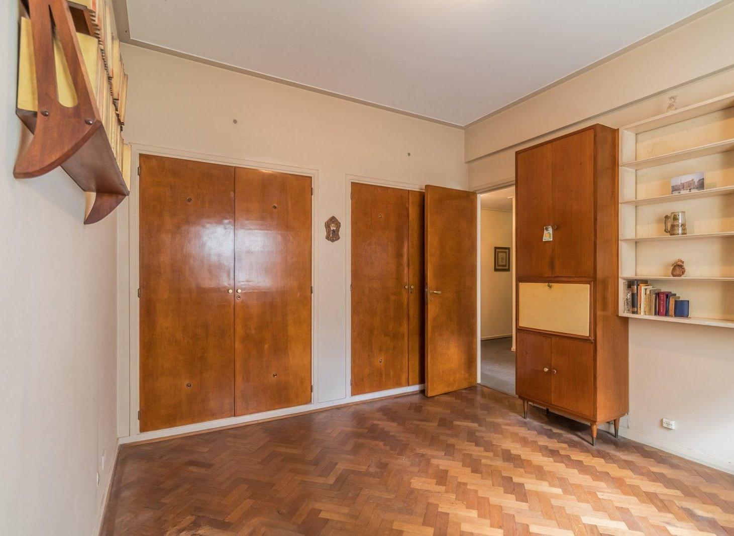 Foto de Venta - Semipiso con balcón y baulera - Edif. de Categoría - Almagro, imagen 1