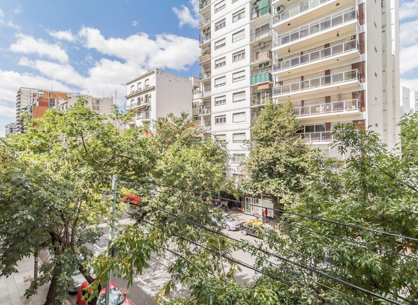 Foto de Venta - Semipiso con balcón y baulera - Edif. de Categoría - Almagro, imagen 5