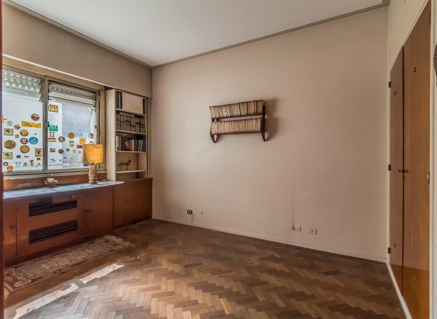 Foto de Venta - Semipiso con balcón y baulera - Edif. de Categoría - Almagro, imagen 2