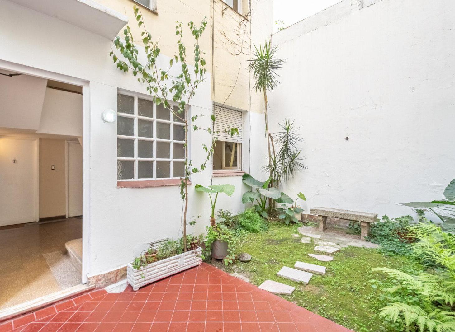 Foto de Venta 2 ambientes a remodelar en Av. Cabildo | Luminoso y a 1 cuadra, imagen 2